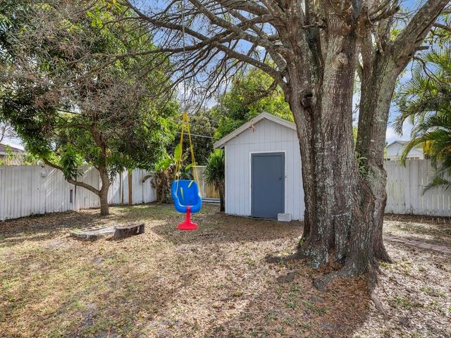 121 NW Doreen St, Port St Lucie, FL 34983