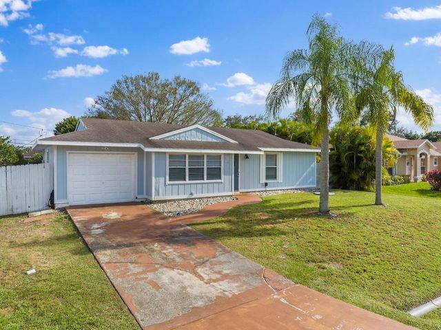 121 NW Doreen St, Port St Lucie, FL 34983