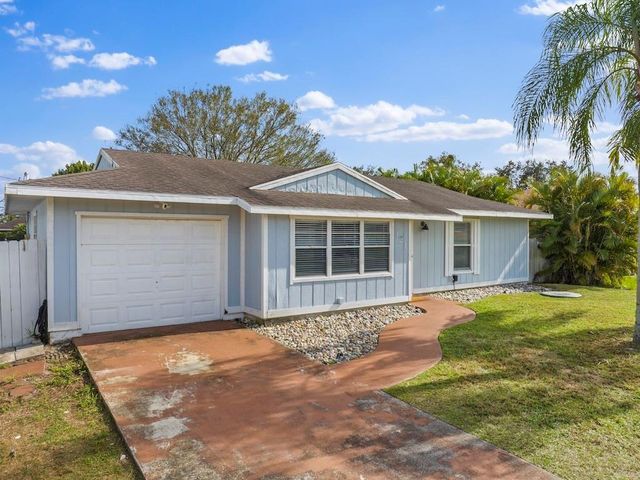121 NW Doreen St, Port St Lucie, FL 34983