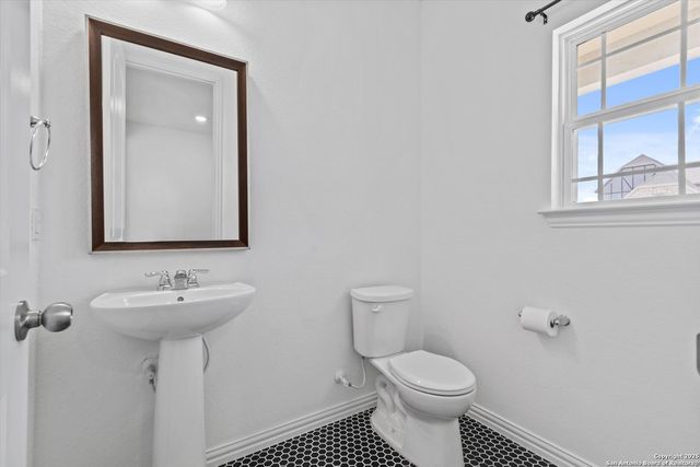 2056 Cowan, New Braunfels, TX 78132