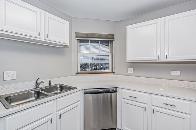214 N Cathy Lane, Mount Prospect, IL 60056