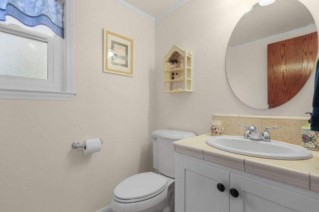 7036 Tucker Lane, Redding, CA 96002