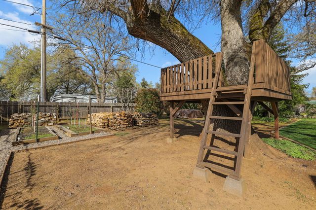 7036 Tucker Lane, Redding, CA 96002