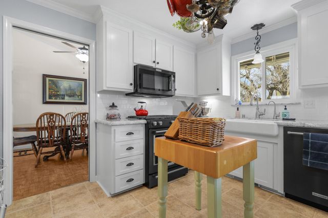 7036 Tucker Lane, Redding, CA 96002