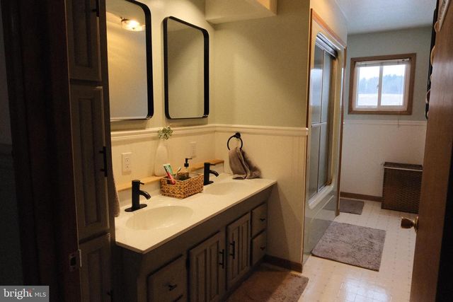 1052 CENTRE TPKE, Orwigsburg, PA 17961