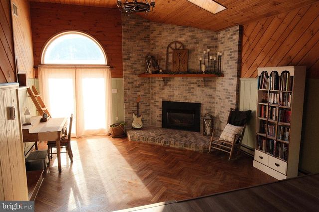 1052 CENTRE TPKE, Orwigsburg, PA 17961