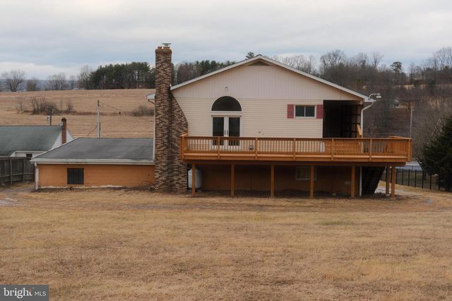 1052 CENTRE TPKE, Orwigsburg, PA 17961