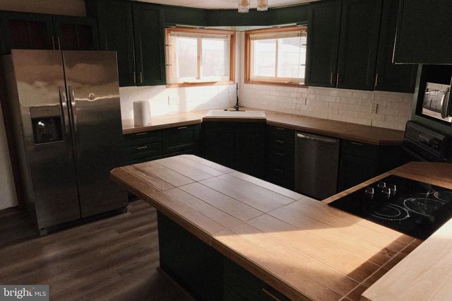 1052 CENTRE TPKE, Orwigsburg, PA 17961