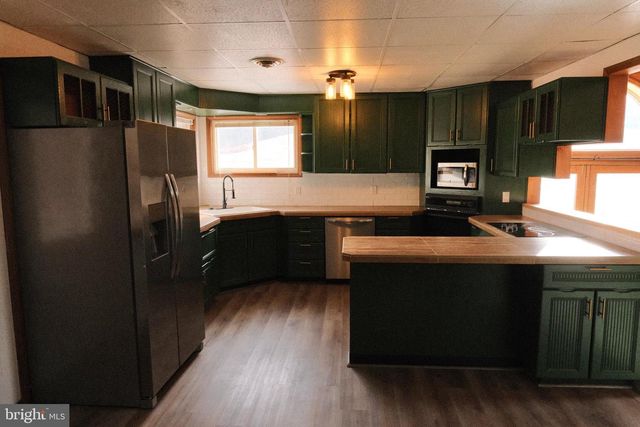 1052 CENTRE TPKE, Orwigsburg, PA 17961