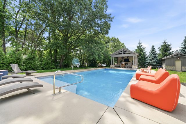 3704 Elio Way, Valparaiso, IN 46385