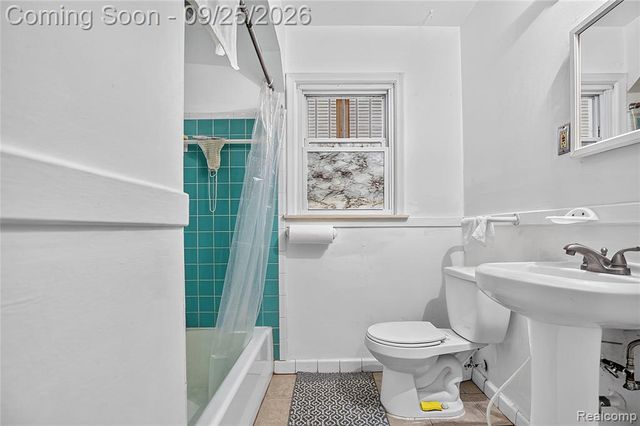12040 W Parkway Street, Detroit, MI 48239