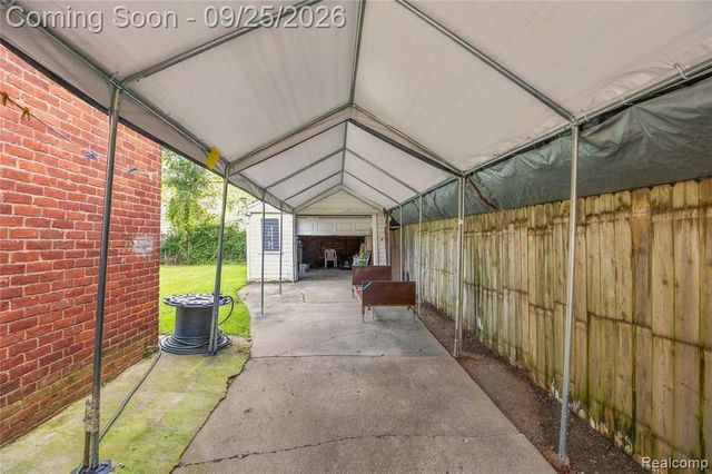 12040 W Parkway Street, Detroit, MI 48239