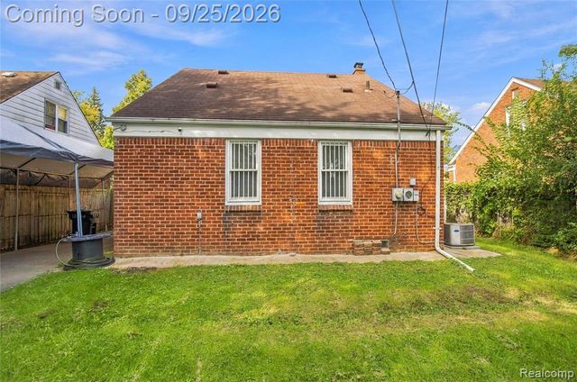 12040 W Parkway Street, Detroit, MI 48239