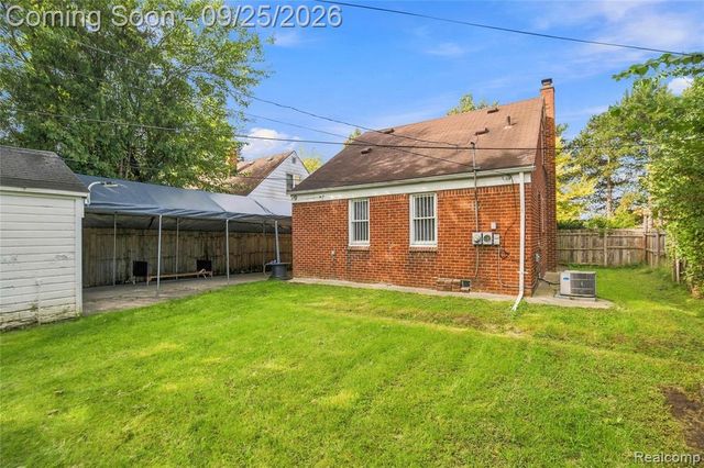 12040 W Parkway Street, Detroit, MI 48239