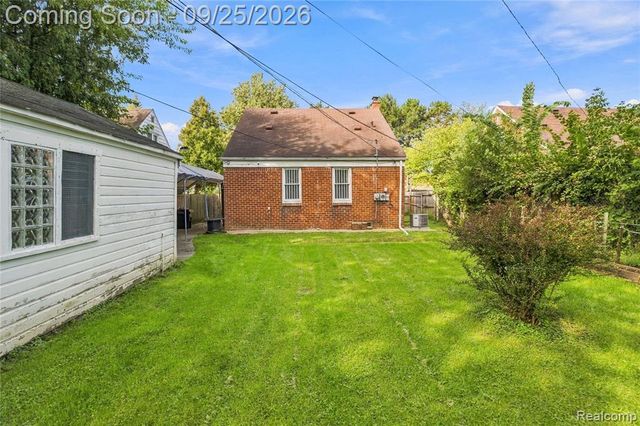 12040 W Parkway Street, Detroit, MI 48239