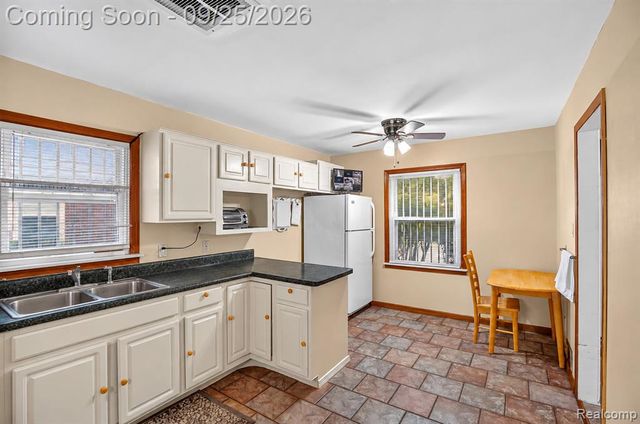 12040 W Parkway Street, Detroit, MI 48239