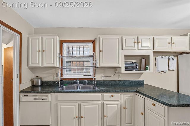 12040 W Parkway Street, Detroit, MI 48239