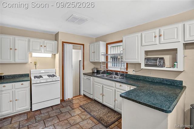 12040 W Parkway Street, Detroit, MI 48239
