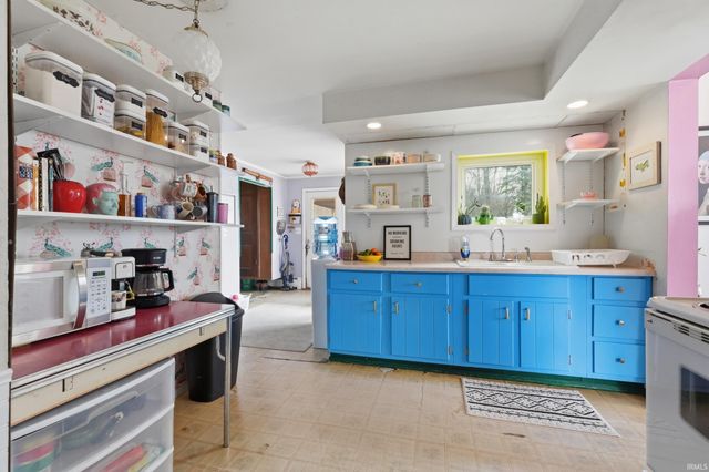 5188 W 625 N, Wawaka, IN 46794