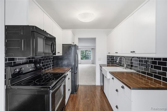 1855 Meadow Dale Court 18, Rochester Hills, MI 48309