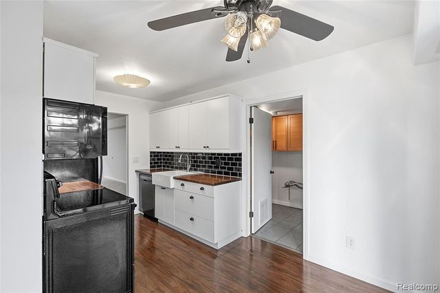 1855 Meadow Dale Court 18, Rochester Hills, MI 48309