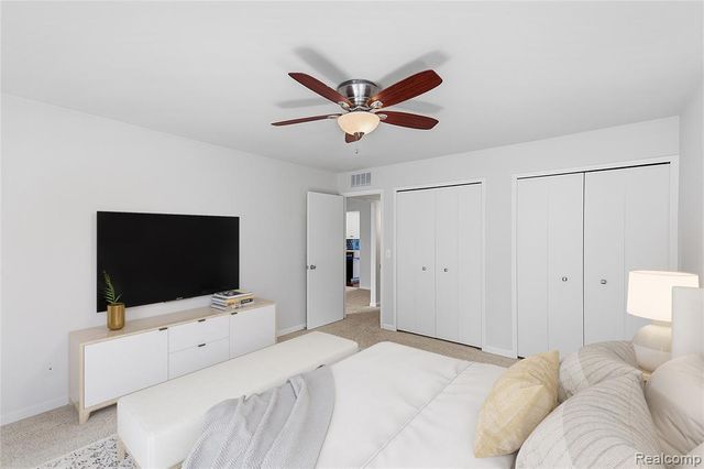 1855 Meadow Dale Court 18, Rochester Hills, MI 48309