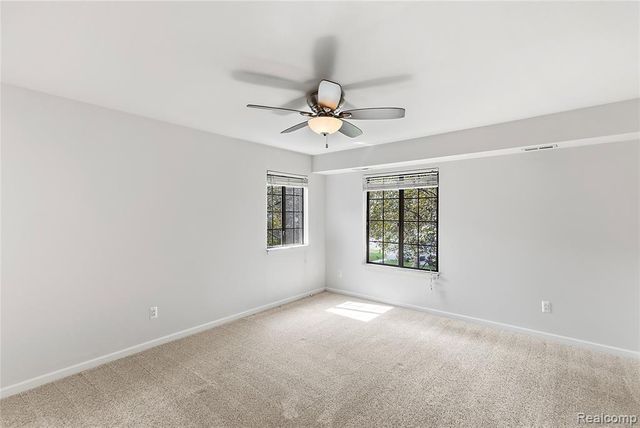 1855 Meadow Dale Court 18, Rochester Hills, MI 48309