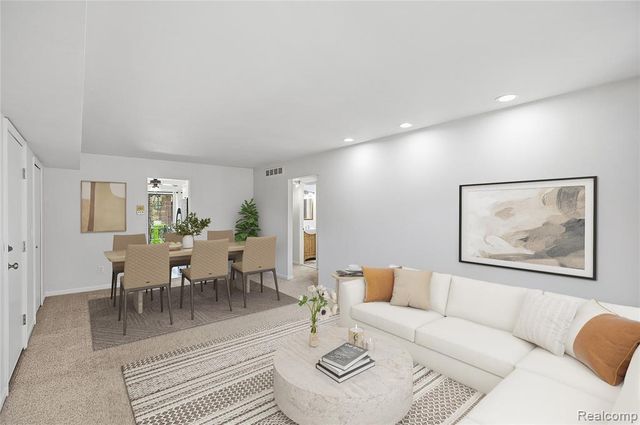 1855 Meadow Dale Court 18, Rochester Hills, MI 48309