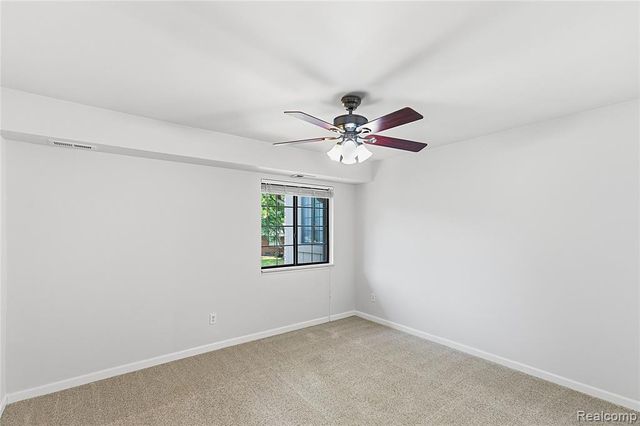1855 Meadow Dale Court 18, Rochester Hills, MI 48309