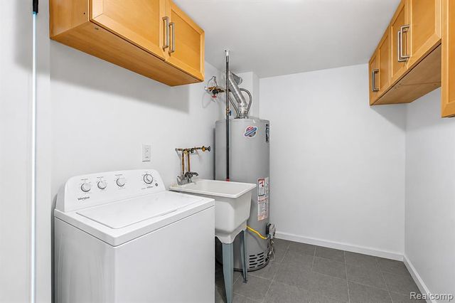 1855 Meadow Dale Court 18, Rochester Hills, MI 48309