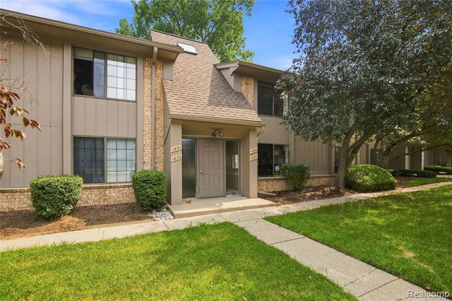 1855 Meadow Dale Court 18, Rochester Hills, MI 48309