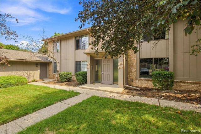 1855 Meadow Dale Court 18, Rochester Hills, MI 48309
