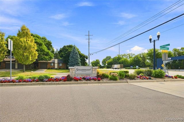 1855 Meadow Dale Court 18, Rochester Hills, MI 48309