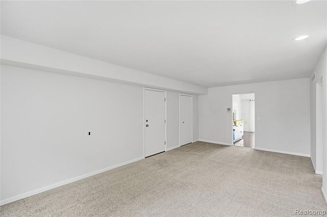1855 Meadow Dale Court 18, Rochester Hills, MI 48309