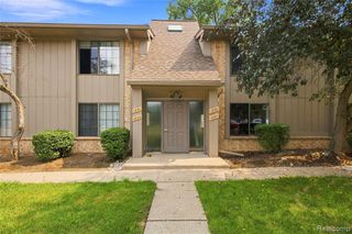 1855 Meadow Dale Court 18, Rochester Hills, MI 48309