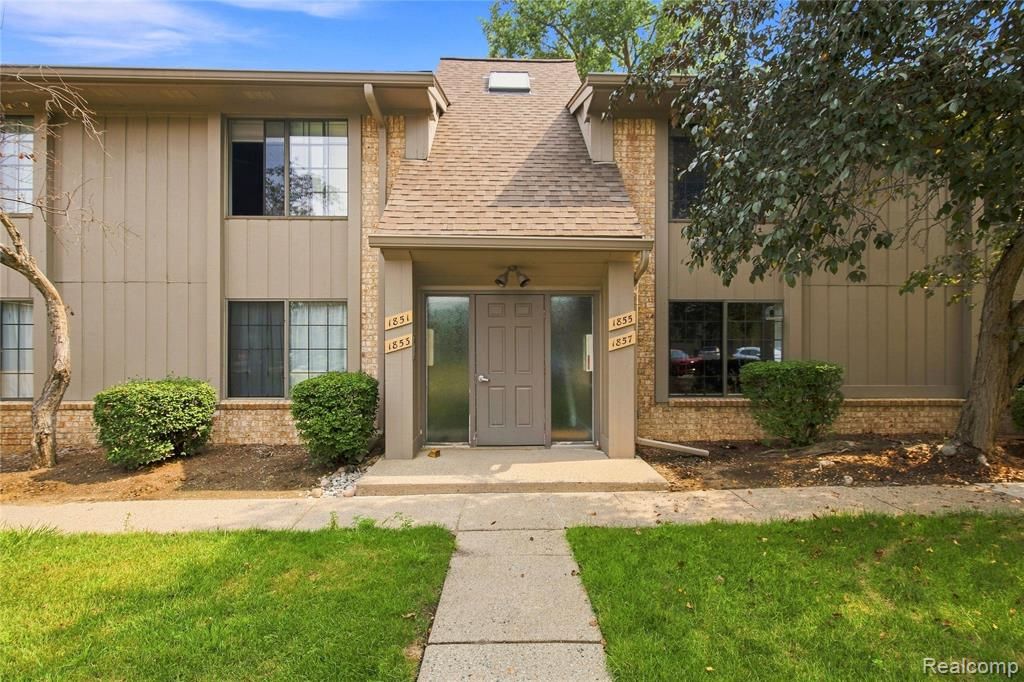 1855 Meadow Dale Court 18, Rochester Hills, MI 48309