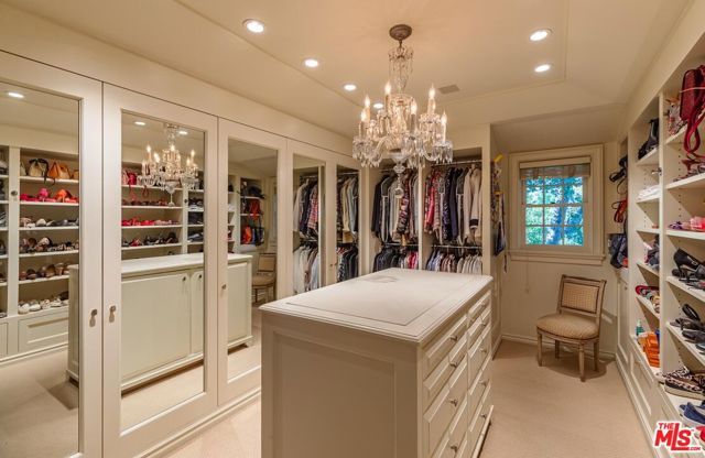 685 Elkins Road, Los Angeles, CA 90049