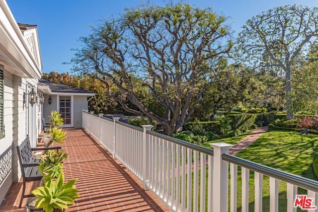 685 Elkins Road, Los Angeles, CA 90049