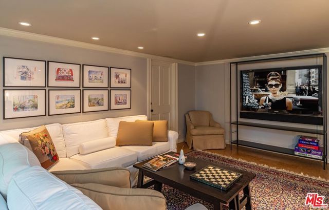 685 Elkins Road, Los Angeles, CA 90049