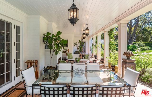 685 Elkins Road, Los Angeles, CA 90049