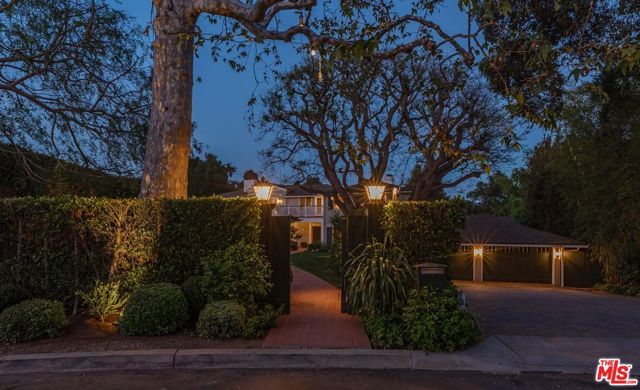 685 Elkins Road, Los Angeles, CA 90049