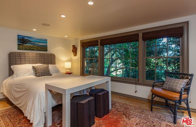 685 Elkins Road, Los Angeles, CA 90049