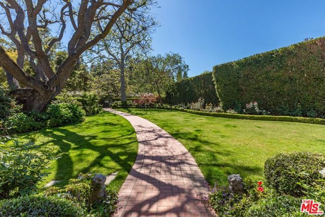 685 Elkins Road, Los Angeles, CA 90049