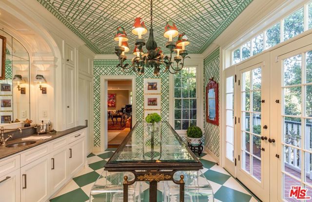 685 Elkins Road, Los Angeles, CA 90049