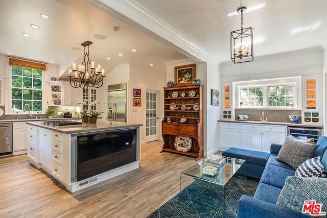 685 Elkins Road, Los Angeles, CA 90049