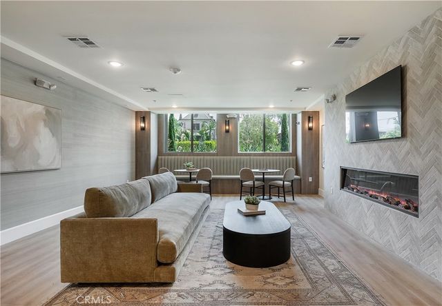 1303 S Orange Grove Avenue 601, Los Angeles, CA 90019