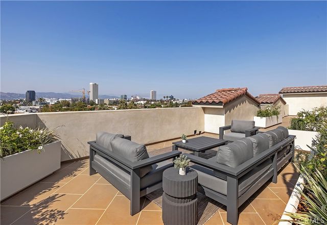 1303 S Orange Grove Avenue 601, Los Angeles, CA 90019