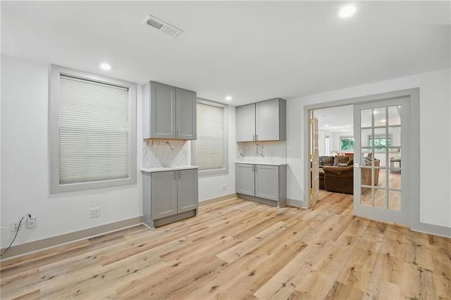 6112 N Mattox Road, Kansas City, MO 64151