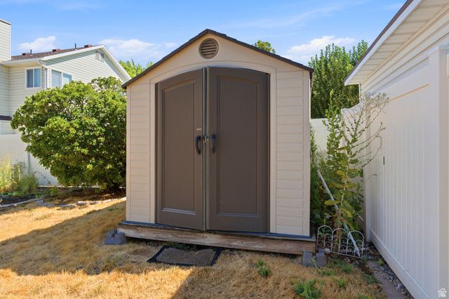 431 W CREEKSIDE LN, Kaysville, UT 84037