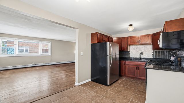2411 W Balmoral Avenue 3B, Chicago, IL 60625